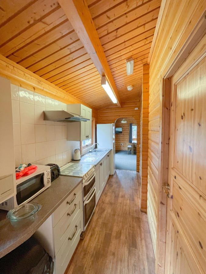 Avon Tyrrell Outdoor Activity Centre Villa Bransgore Екстериор снимка